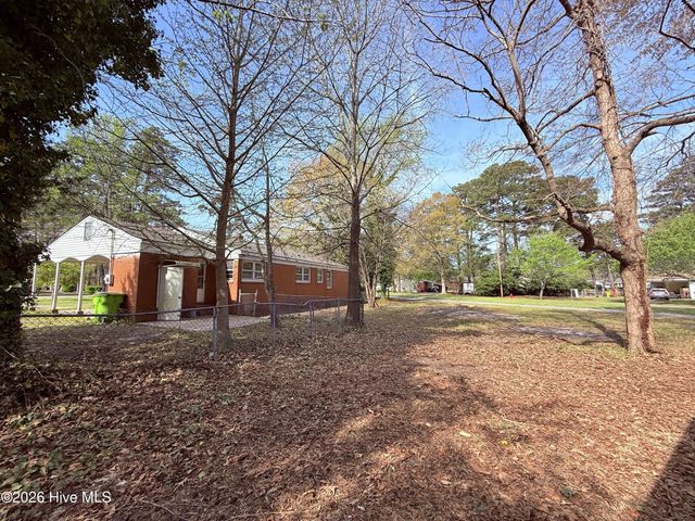 910 Highland Avenue, Trent Woods, NC 28562