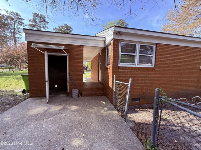 910 Highland Avenue, Trent Woods, NC 28562