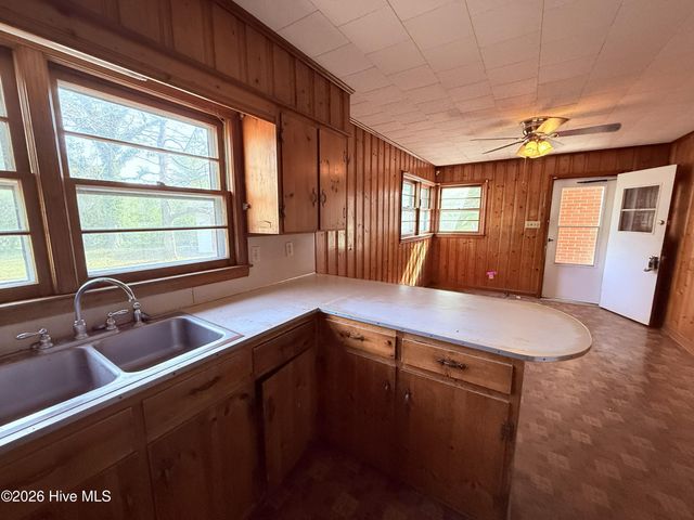 910 Highland Avenue, Trent Woods, NC 28562