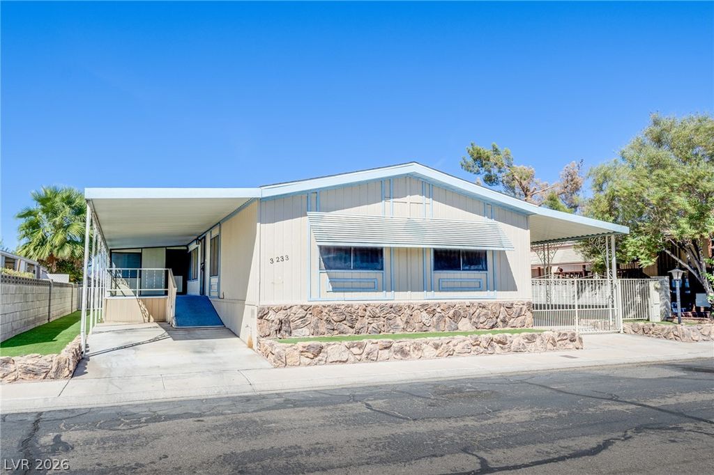3233 Tularosa Lane, Las Vegas, NV 89122 — exterior