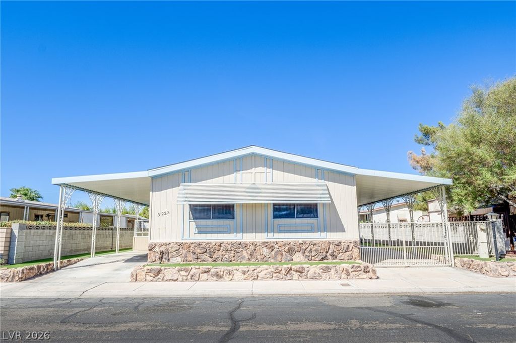 3233 Tularosa Lane, Las Vegas, NV 89122 — photo 2