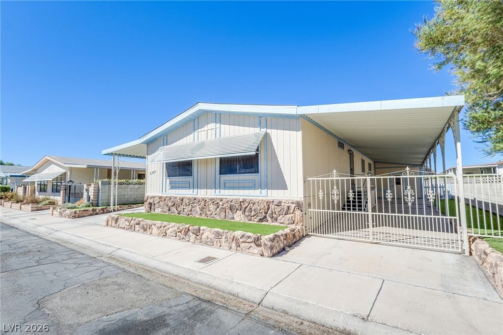 3233 Tularosa Lane, Las Vegas, NV 89122 — photo 3