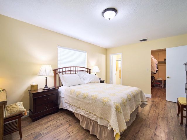 175 Lake Susan Lane, West Palm Beach, FL 33411