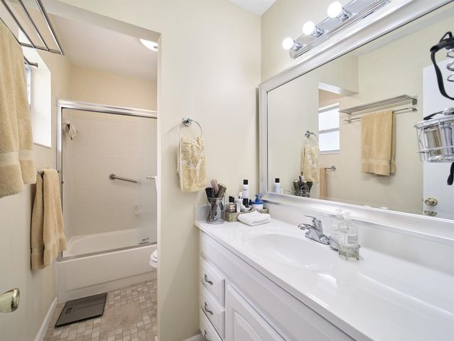 175 Lake Susan Lane, West Palm Beach, FL 33411