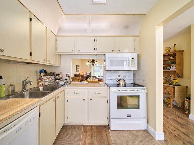 175 Lake Susan Lane, West Palm Beach, FL 33411