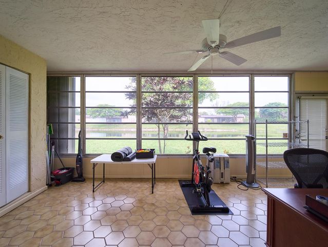 175 Lake Susan Lane, West Palm Beach, FL 33411
