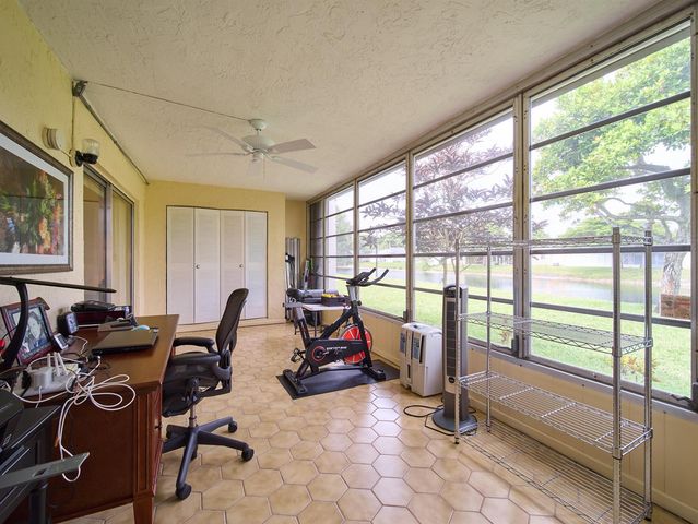 175 Lake Susan Lane, West Palm Beach, FL 33411