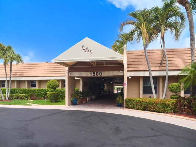 175 Lake Susan Lane, West Palm Beach, FL 33411