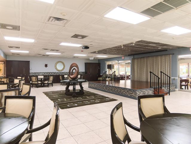 175 Lake Susan Lane, West Palm Beach, FL 33411