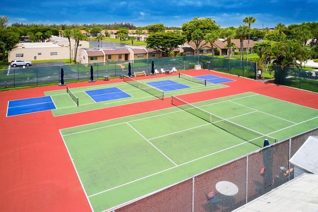 175 Lake Susan Lane, West Palm Beach, FL 33411