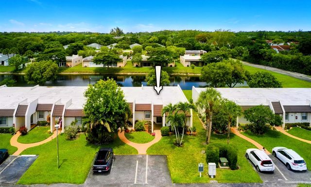 175 Lake Susan Lane, West Palm Beach, FL 33411