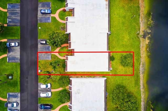 175 Lake Susan Lane, West Palm Beach, FL 33411