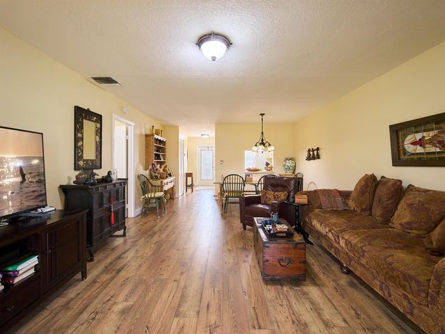 175 Lake Susan Lane, West Palm Beach, FL 33411