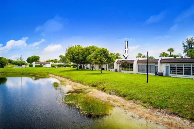 175 Lake Susan Lane, West Palm Beach, FL 33411