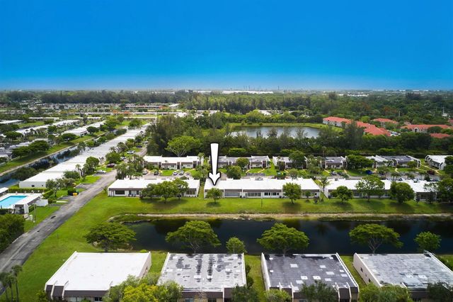 175 Lake Susan Lane, West Palm Beach, FL 33411