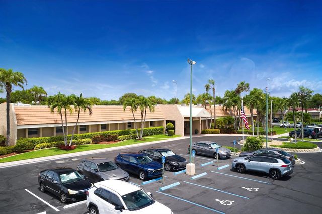 175 Lake Susan Lane, West Palm Beach, FL 33411