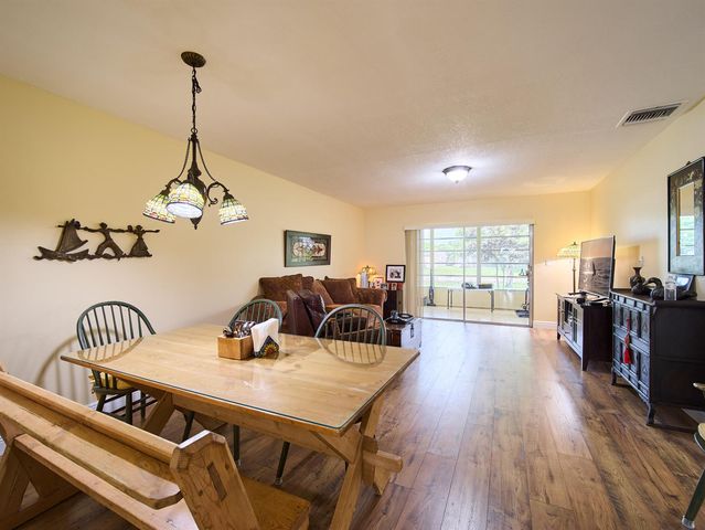 175 Lake Susan Lane, West Palm Beach, FL 33411