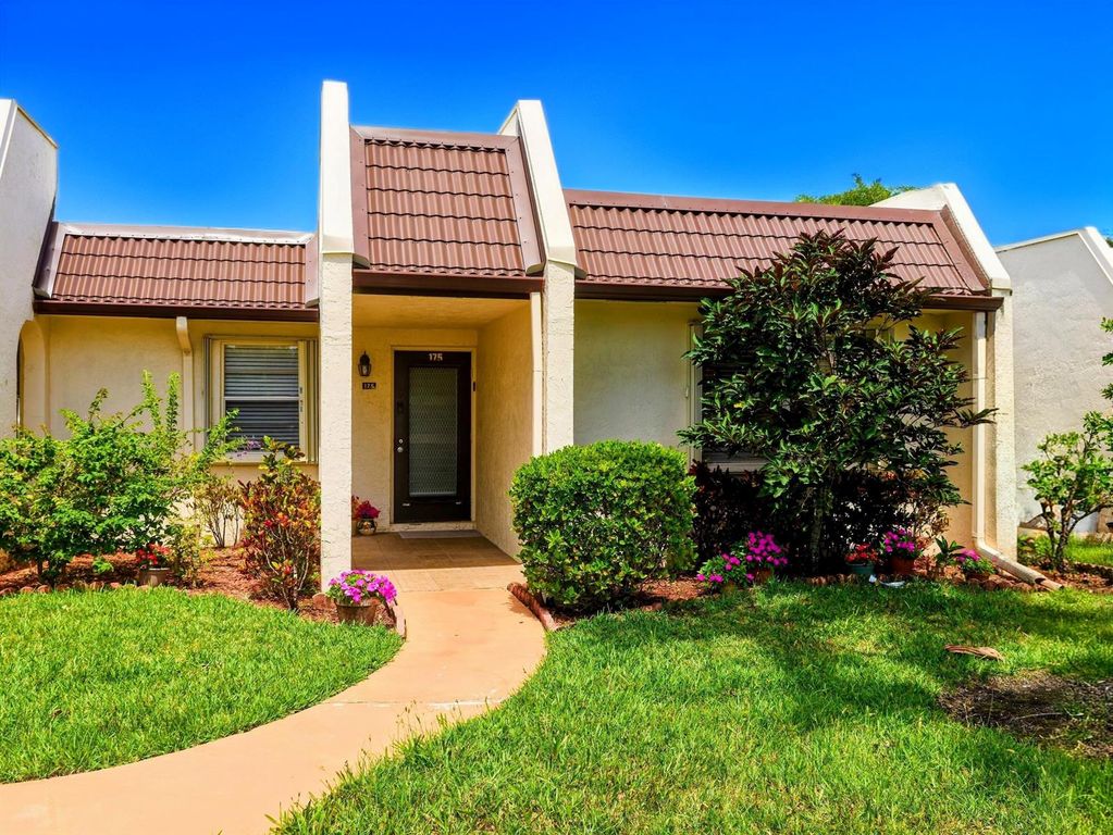175 Lake Susan Lane, West Palm Beach, FL 33411