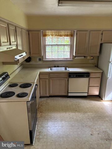 2406 MARLETON DR, Wilmington, DE 19810