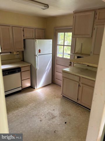 2406 MARLETON DR, Wilmington, DE 19810