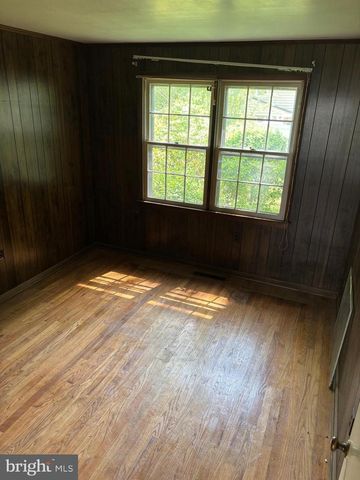 2406 MARLETON DR, Wilmington, DE 19810
