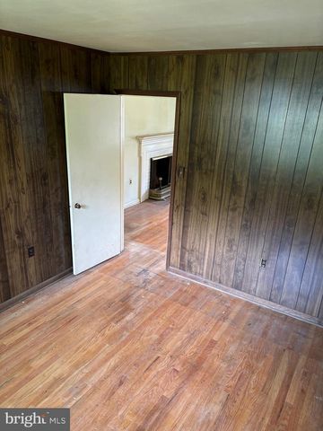 2406 MARLETON DR, Wilmington, DE 19810