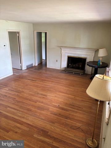 2406 MARLETON DR, Wilmington, DE 19810