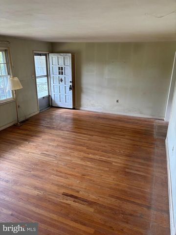 2406 MARLETON DR, Wilmington, DE 19810