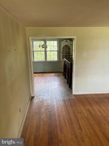 2406 MARLETON DR, Wilmington, DE 19810