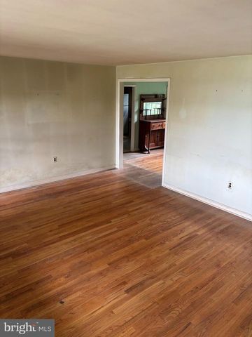 2406 MARLETON DR, Wilmington, DE 19810