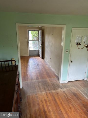 2406 MARLETON DR, Wilmington, DE 19810