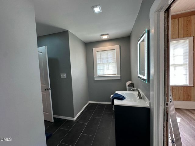 201 N Massey Street, Selma, NC 27576