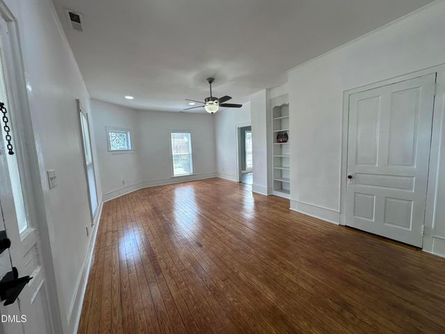 201 N Massey Street, Selma, NC 27576
