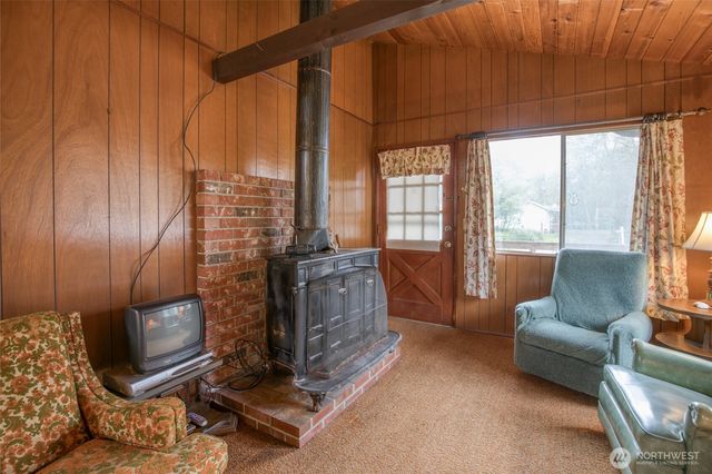 824 Hassalo Avenue SE, Ocean Shores, WA 98569