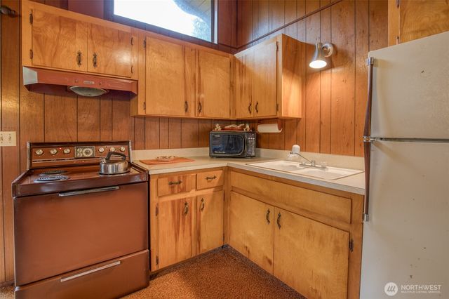 824 Hassalo Avenue SE, Ocean Shores, WA 98569