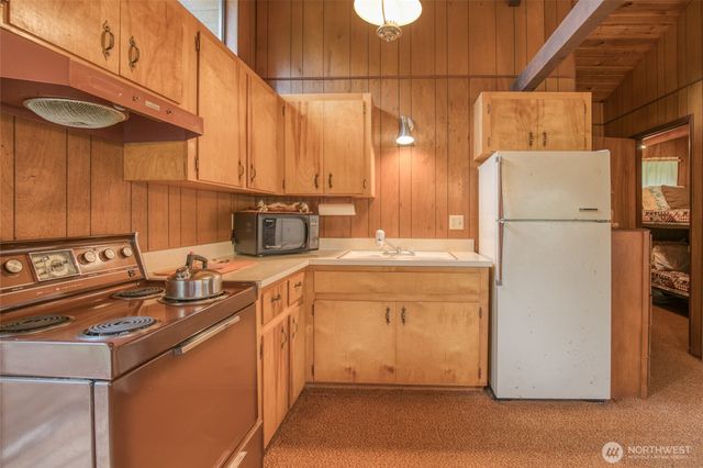 824 Hassalo Avenue SE, Ocean Shores, WA 98569