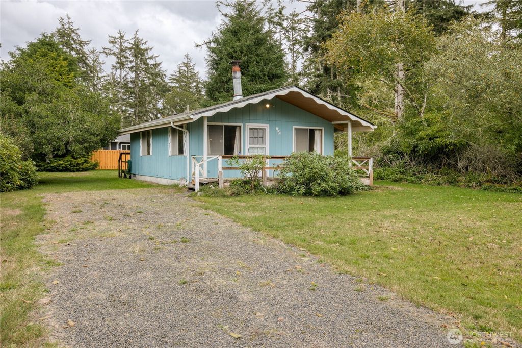 824 Hassalo Avenue SE, Ocean Shores, WA 98569