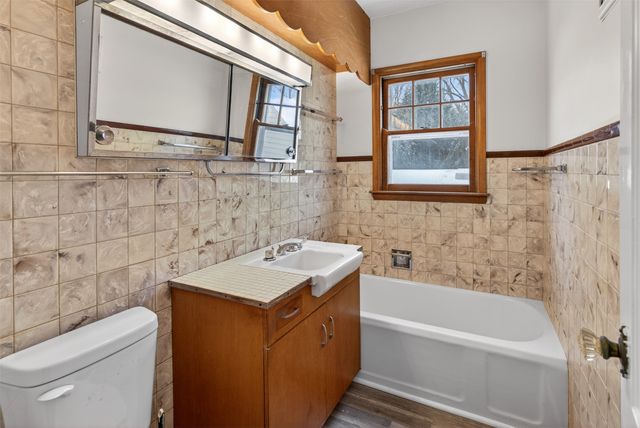 702 Maxwelton Drive, Des Moines, IA 50315