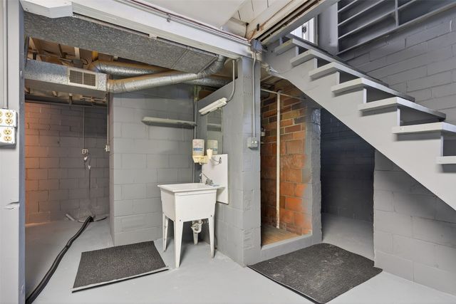 702 Maxwelton Drive, Des Moines, IA 50315