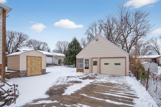 702 Maxwelton Drive, Des Moines, IA 50315