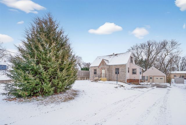 702 Maxwelton Drive, Des Moines, IA 50315