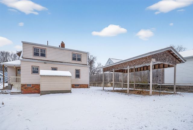 702 Maxwelton Drive, Des Moines, IA 50315