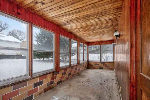 702 Maxwelton Drive, Des Moines, IA 50315