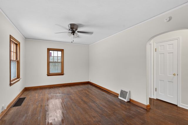 702 Maxwelton Drive, Des Moines, IA 50315