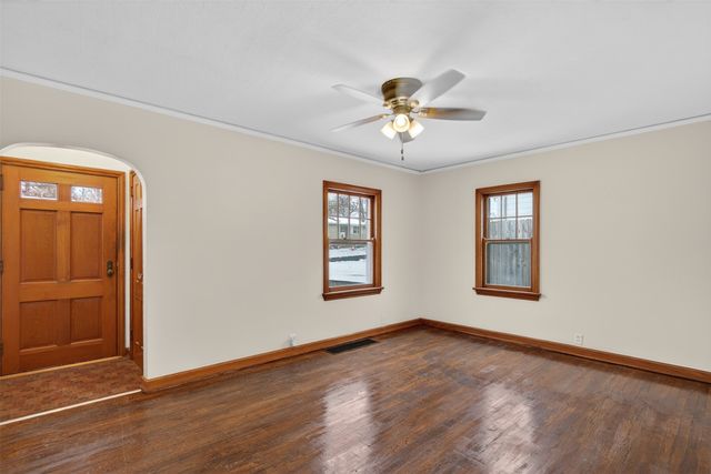 702 Maxwelton Drive, Des Moines, IA 50315