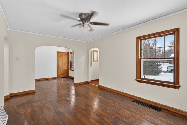 702 Maxwelton Drive, Des Moines, IA 50315