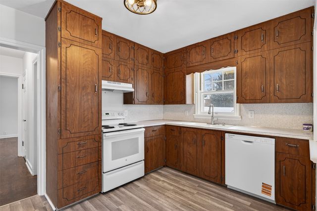 702 Maxwelton Drive, Des Moines, IA 50315