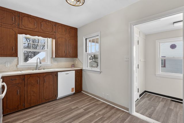 702 Maxwelton Drive, Des Moines, IA 50315