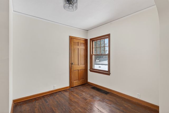 702 Maxwelton Drive, Des Moines, IA 50315