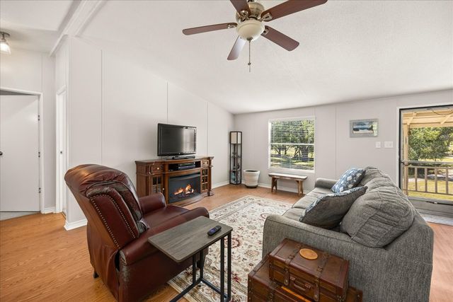 363 Elm Pass 2 Rd, Center Point, TX 78010